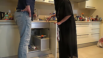 British Plumber And Muslim Milf Indulge In Kitchen Encounter