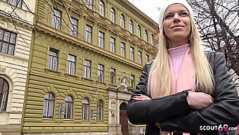 Německý pick-up castingový agent svádí malou teen Lucy na veřejnosti