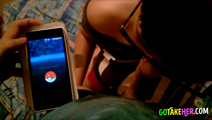 Die besonderen Blowjob-Fähigkeiten des Amateur-Teenagers: Eine POV-Erfahrung mit Pokemon-Twist