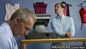 Brazzers Predstavlja Vročo Sceno S Prsasto Ženo In Njenim Fitnes Navdušencem Možem