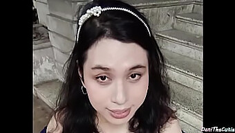 Danithecutie, Tranny Pinay Seksi, Mempamerkan Dada Dan Pantat Besarnya Di Tandas Awam.